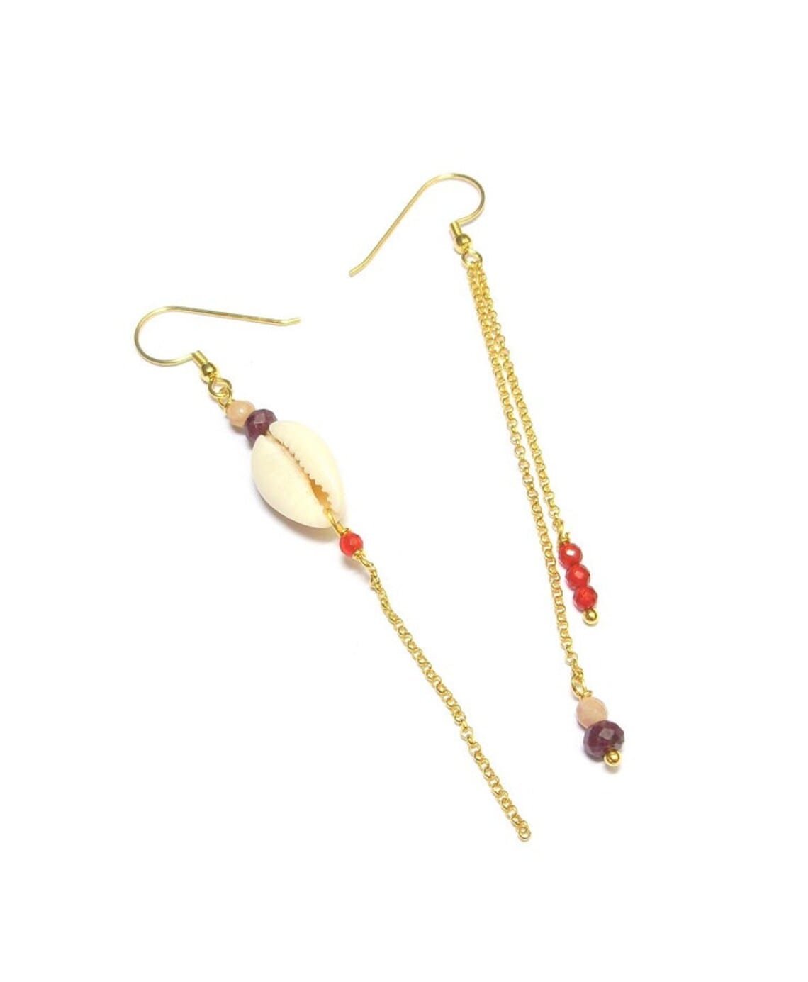 Boucles d'oreilles asymétriques cauri