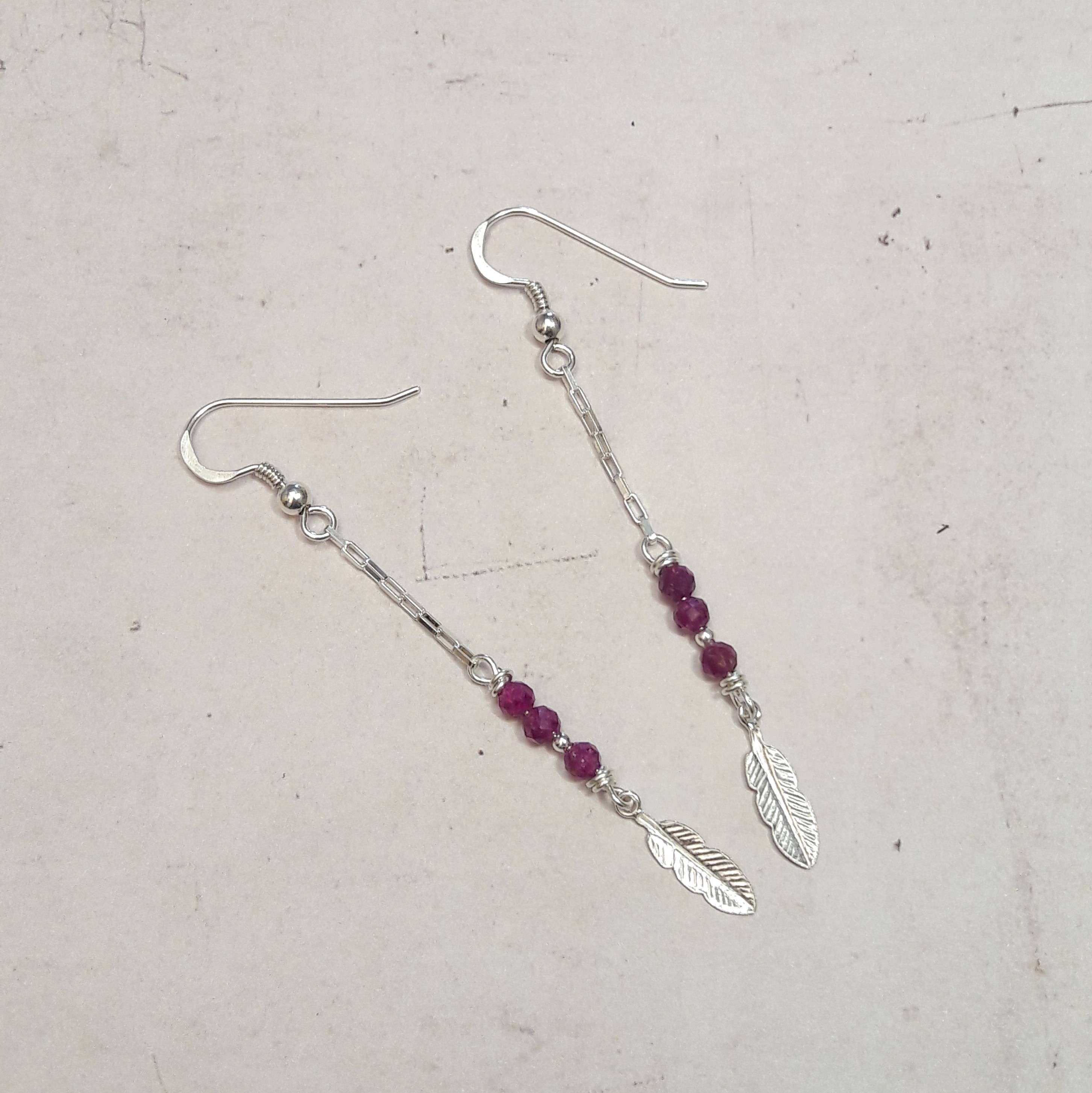 Boucles d'oreilles plumes rubi