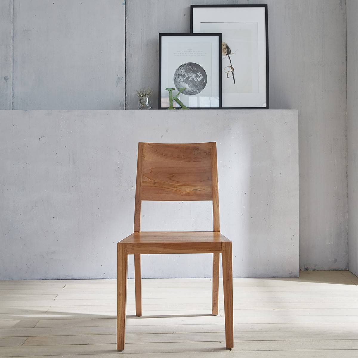 Chaise moderne en bois de teck