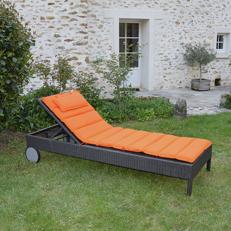 Matelas orange pour bain de soleil