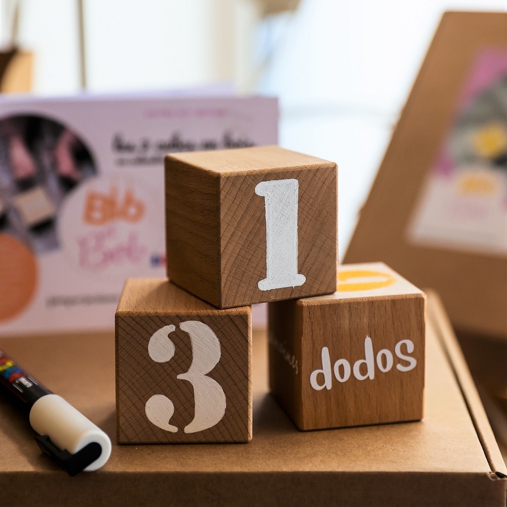 Cubes étapes en bois pour bébé blanc