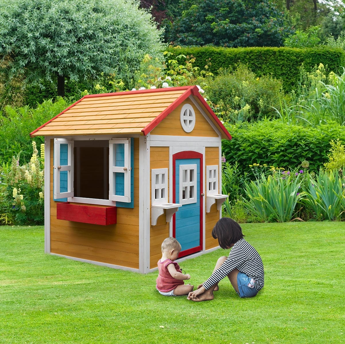 Cabane en bois peint