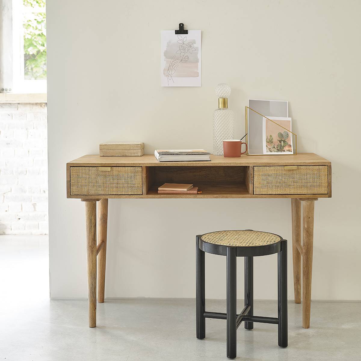 Bureau en bois de manguier et cannage