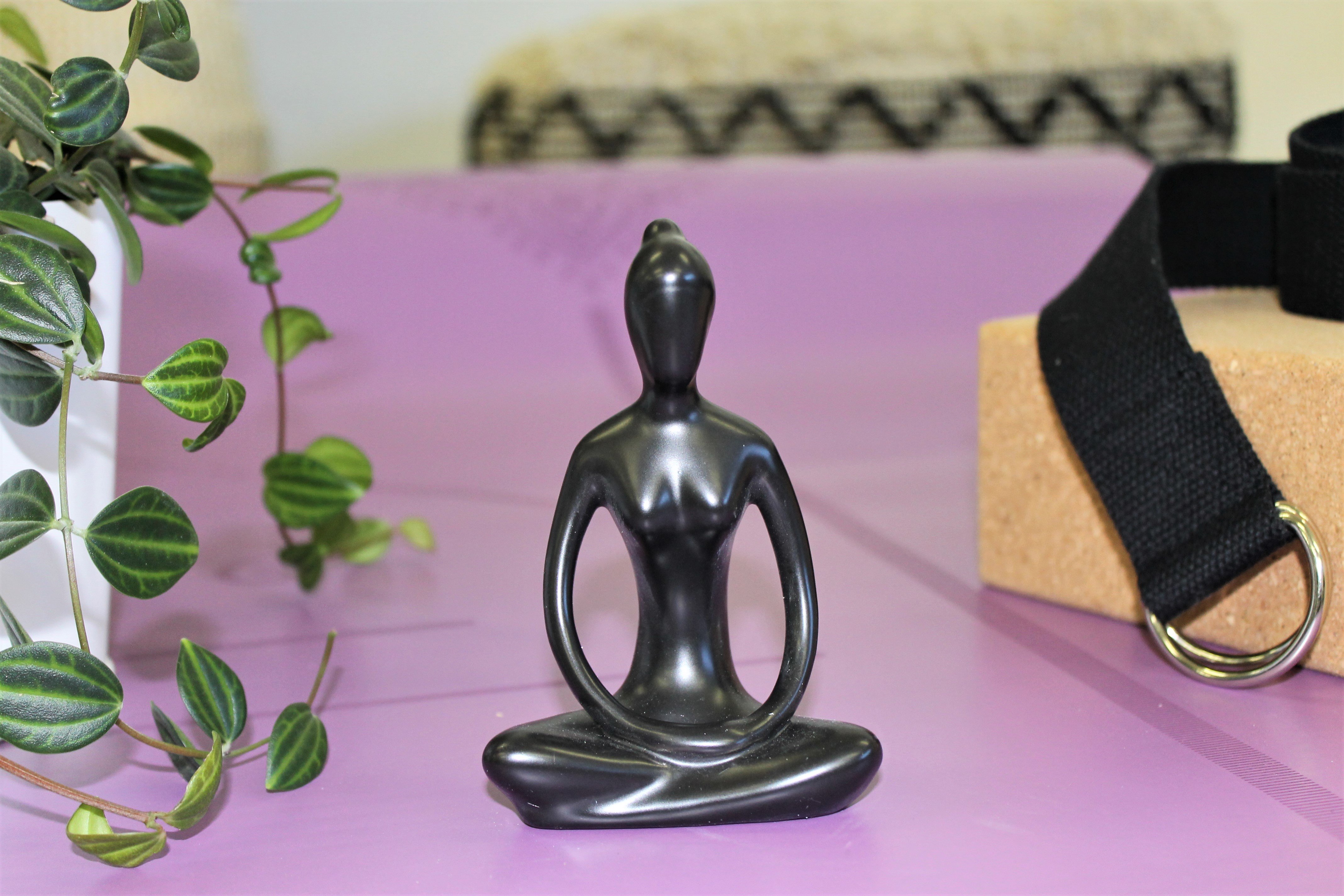 Posture lotus dhyana mudra noir 10 cm