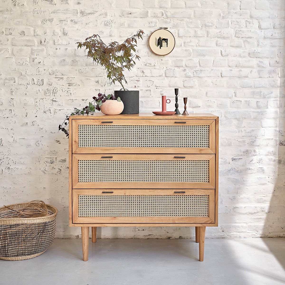 Commode en bois de mindy et cannage