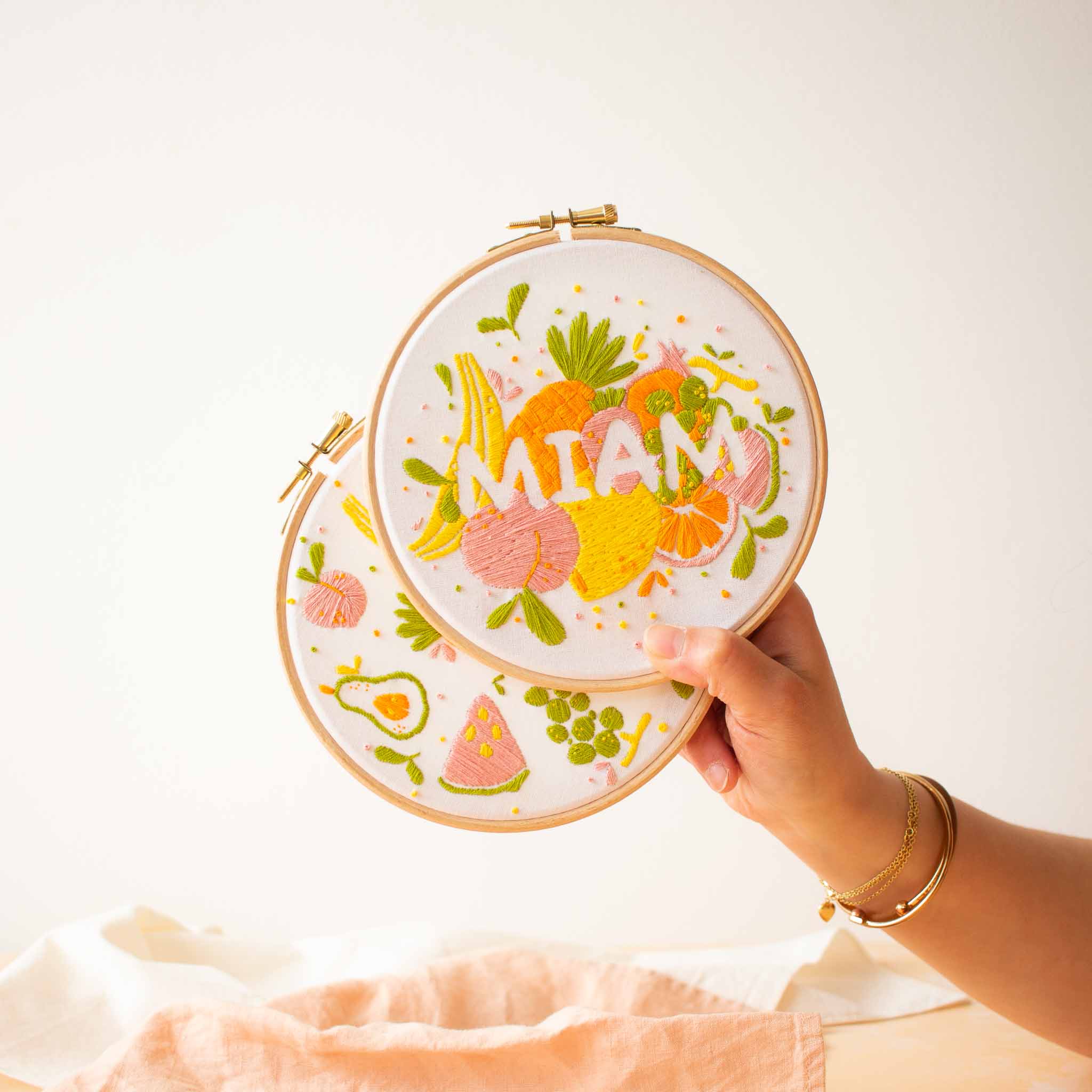 Kit diy broderie - le panier de fruit