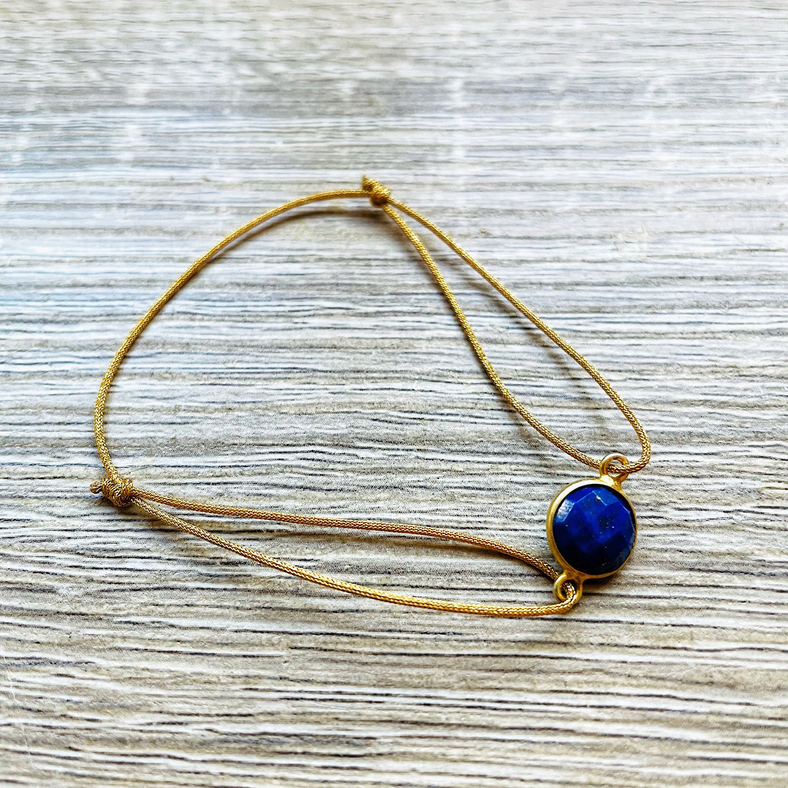 Bracelet alba lapis lazuli bleue doré