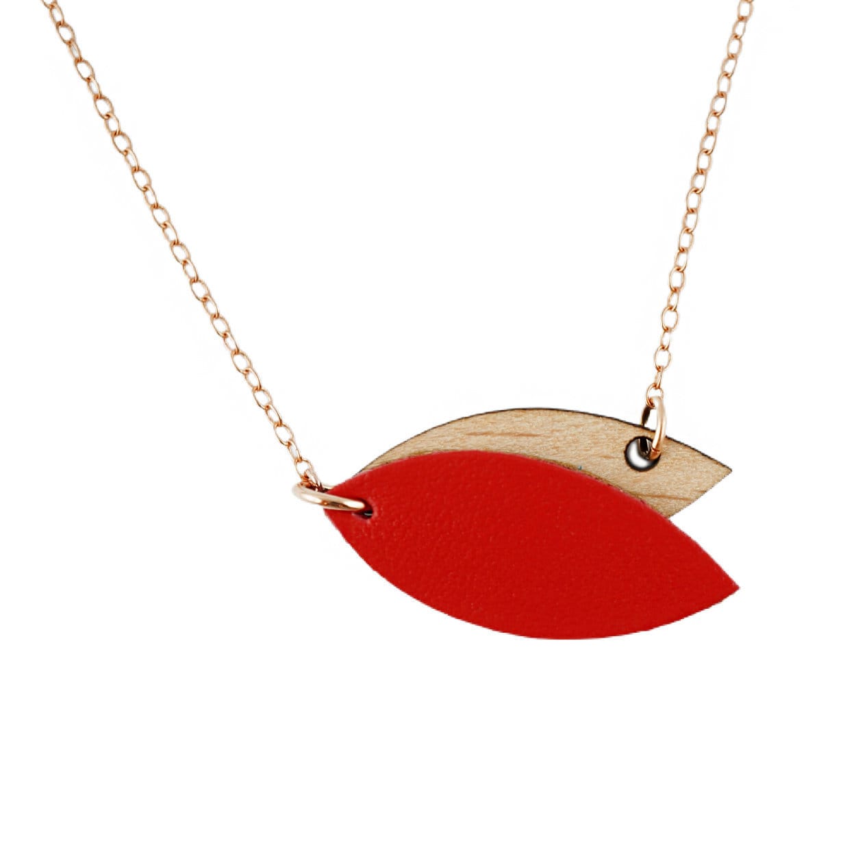 Collier en bois mini-petale rouge