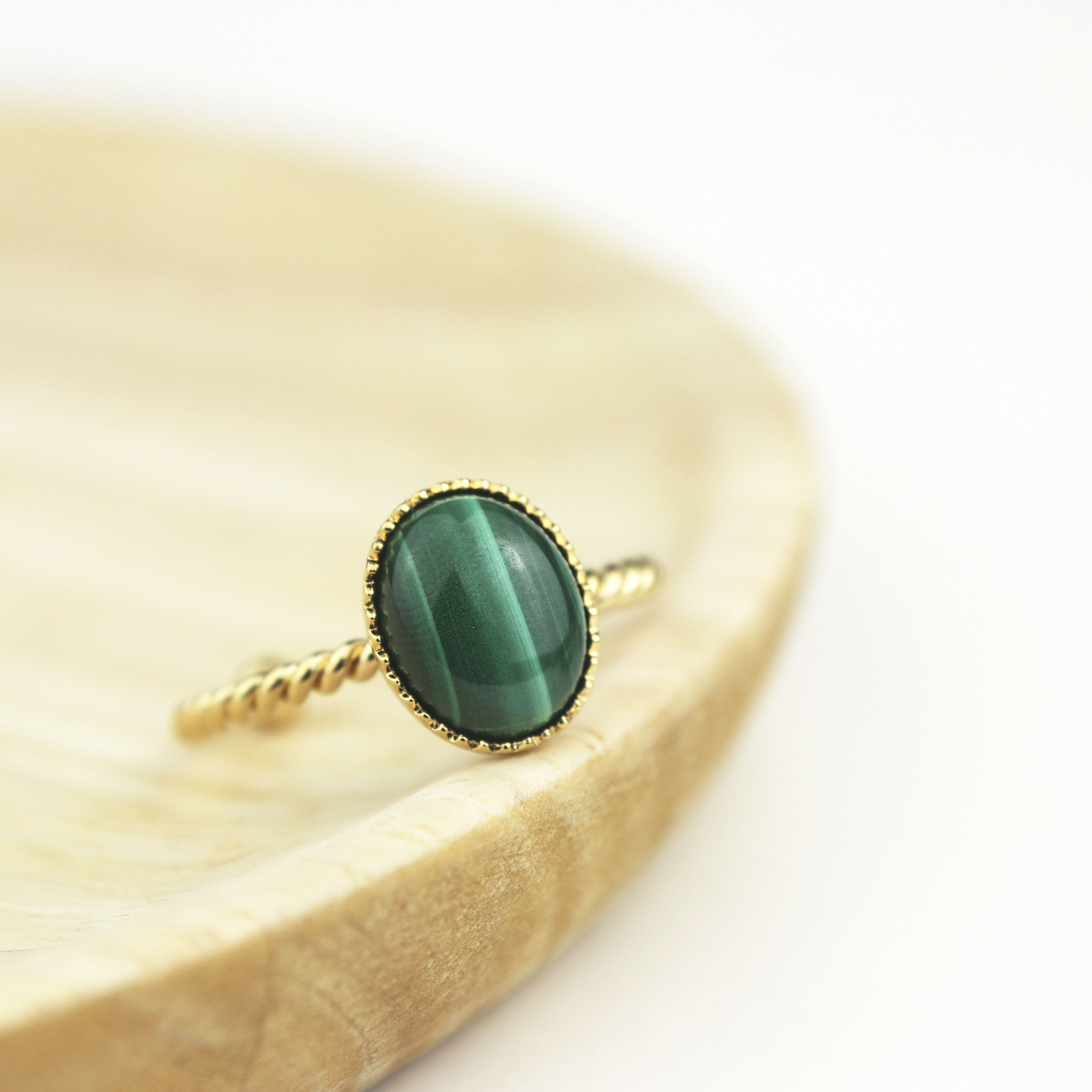 Bague torsadée ovale pierre malachite