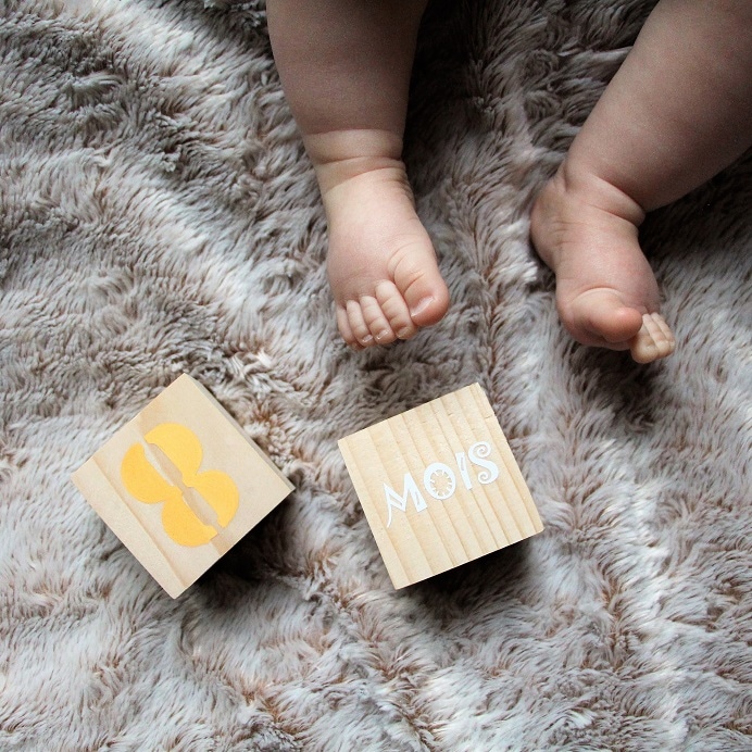 Cubes étapes en bois pour bébé abricot