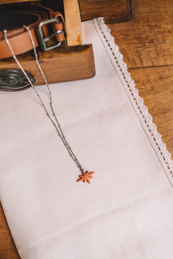 Collier etoile du berger corail