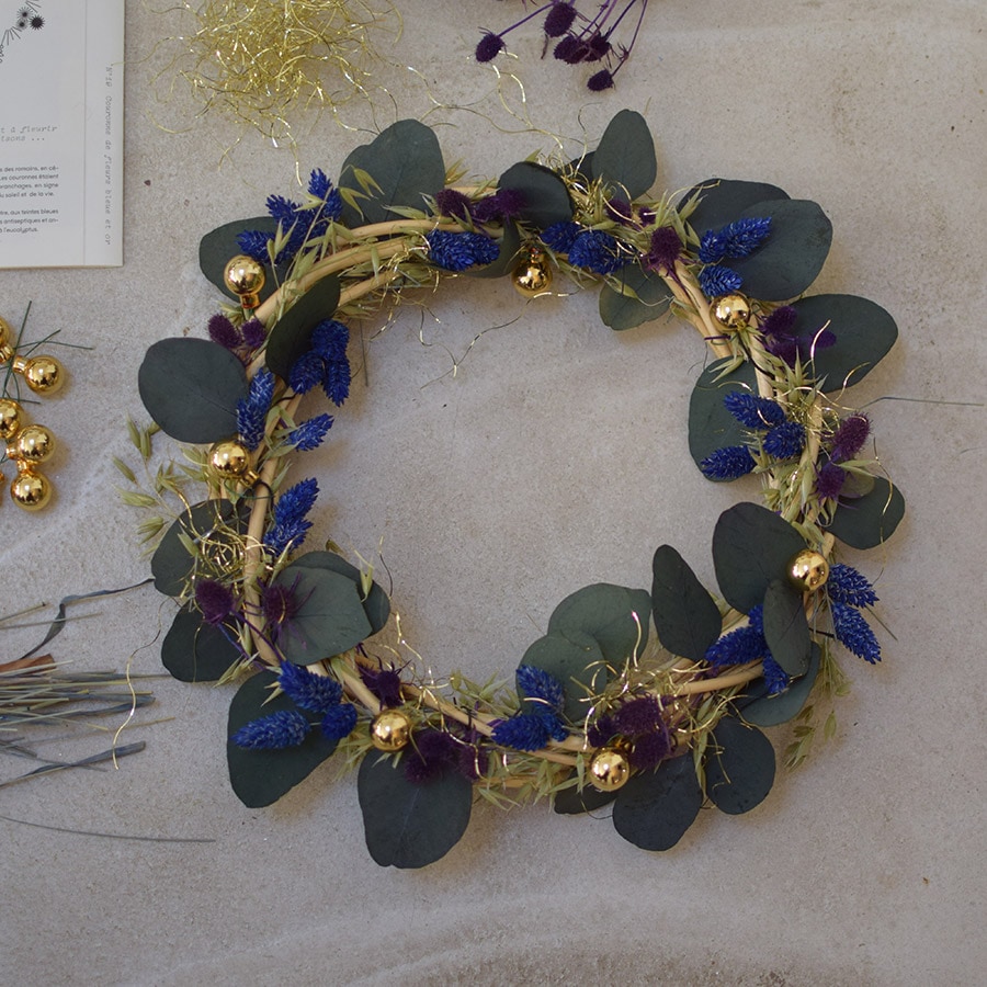 Kit couronne de fleurs bleues et dorées
