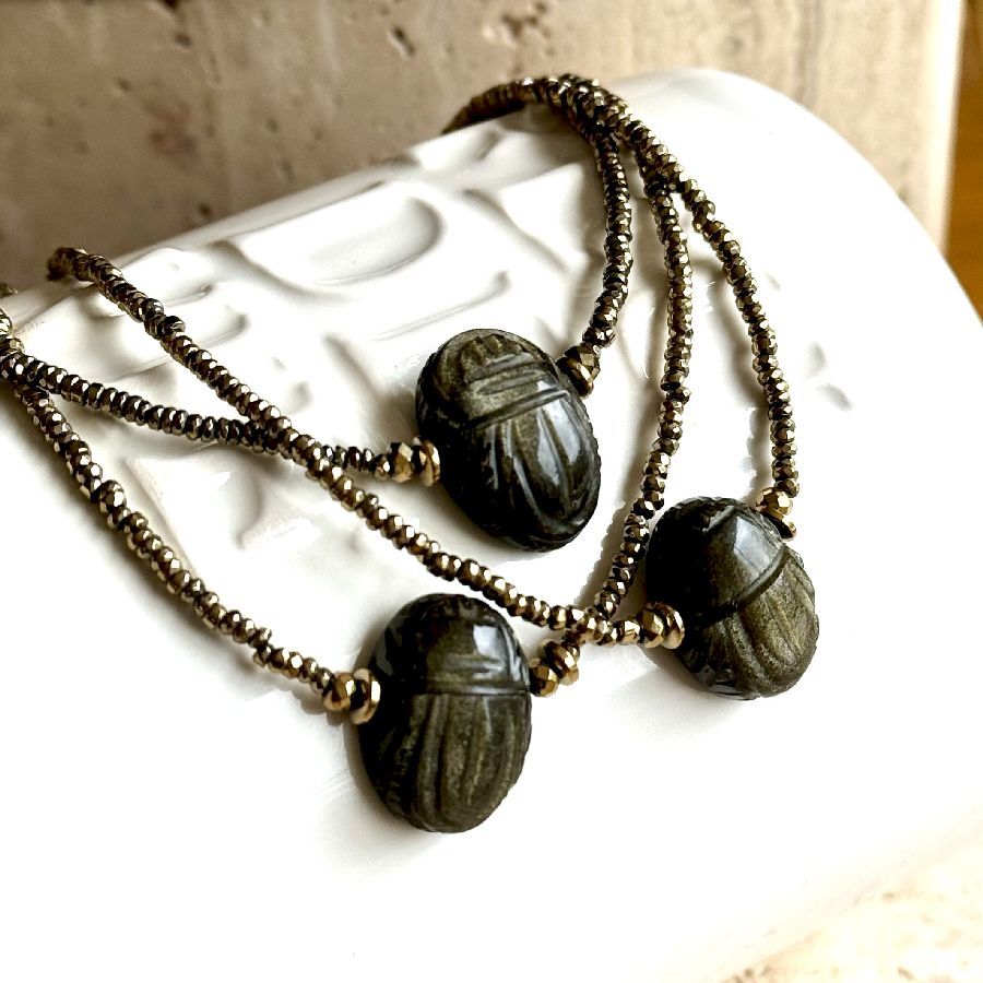 Collier scarabée obsidienne dorée