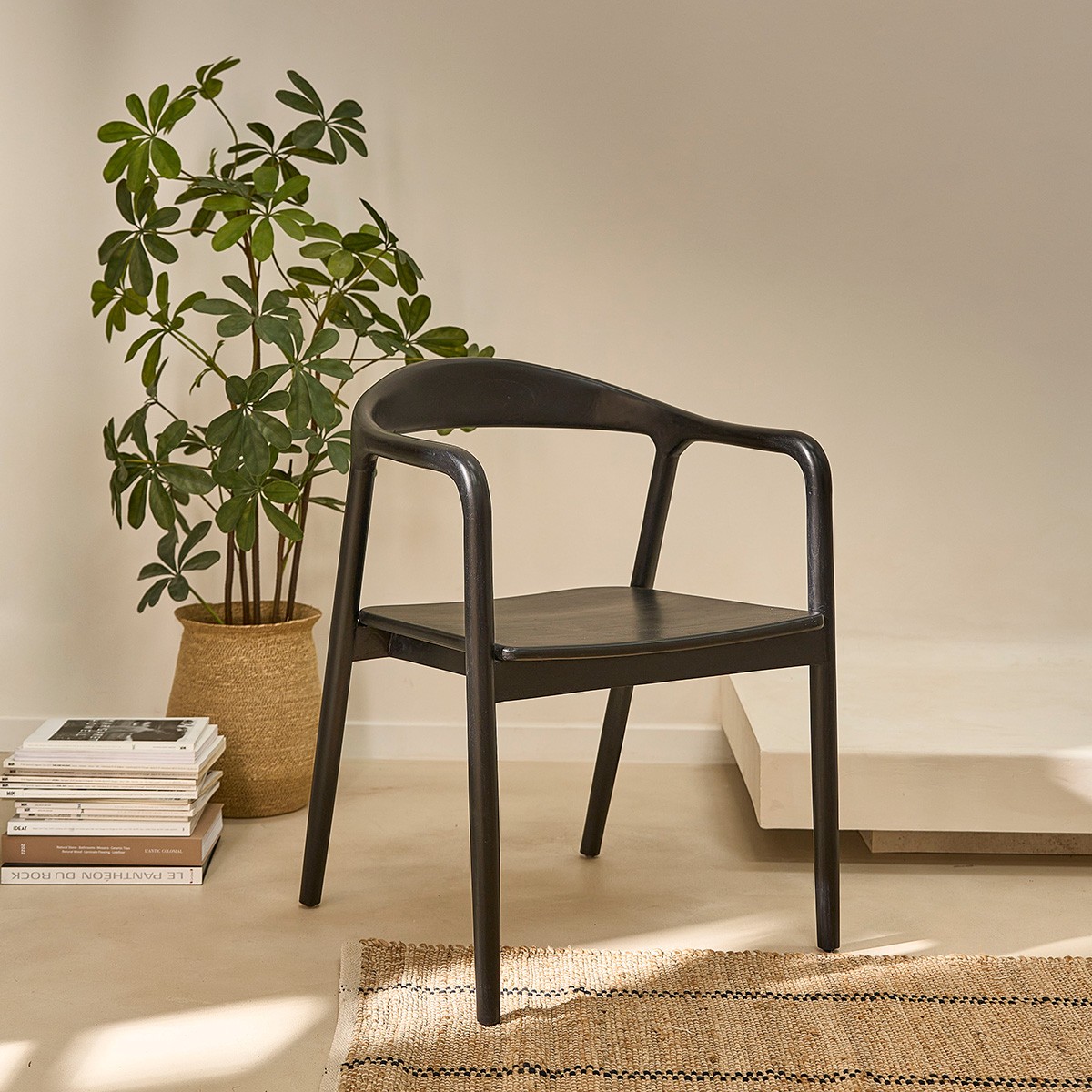 Chaise en teck massif noire