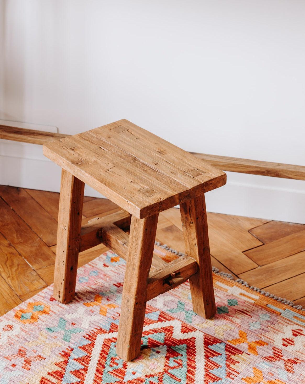 Zacharie, le tabouret en bois