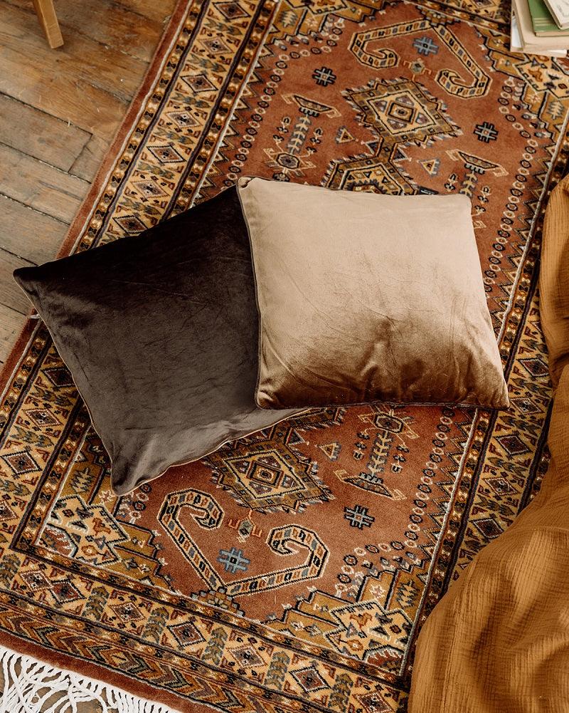 Loup, le coussin en velours - ocre