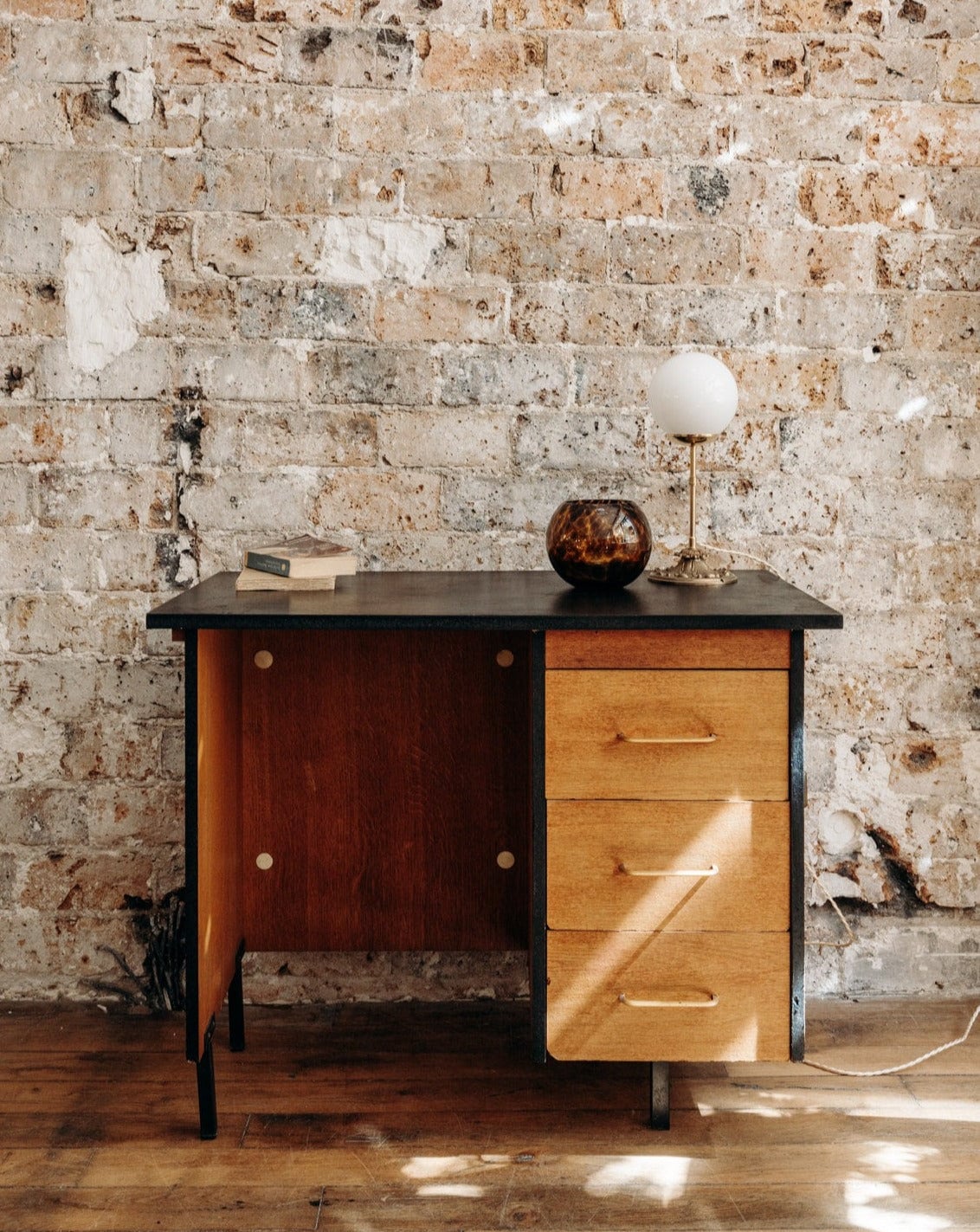 Edouard, le bureau en bois n°111