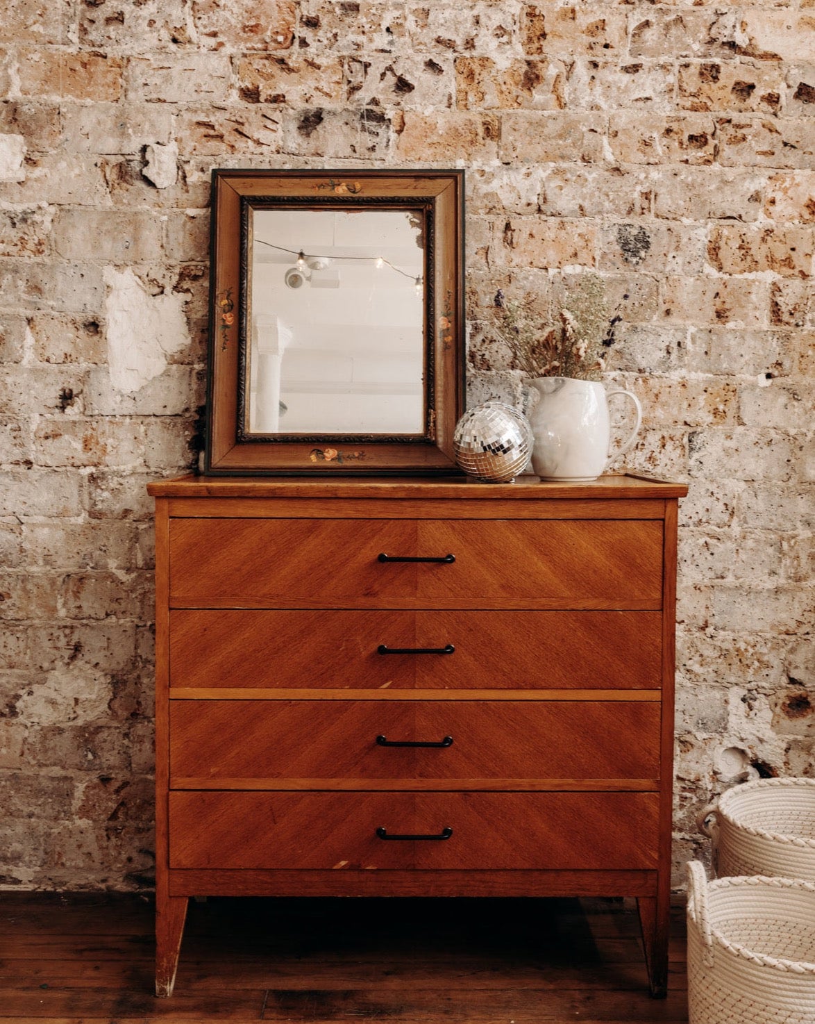 Olga, la commode en bois n°24