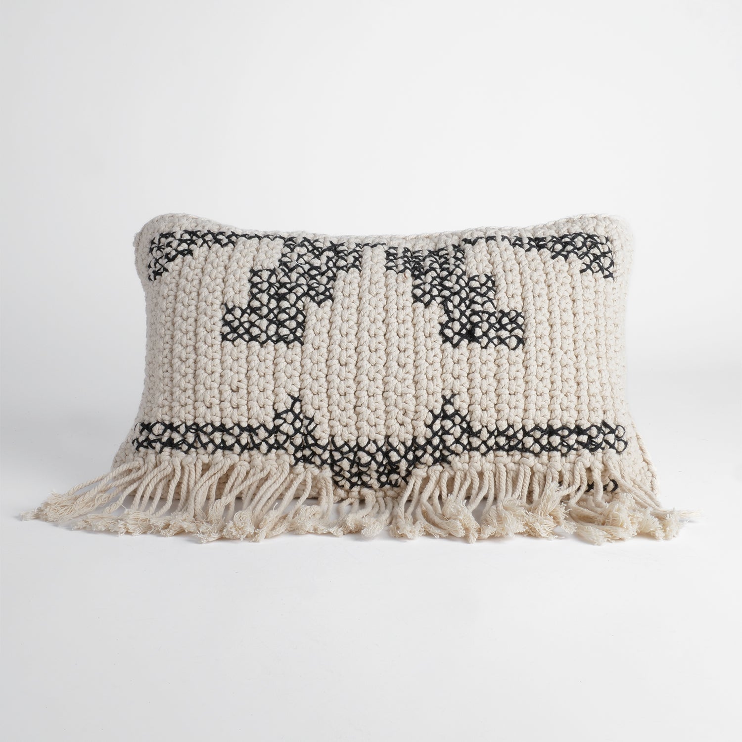 Coussin rectangulaire macramé blanc noir