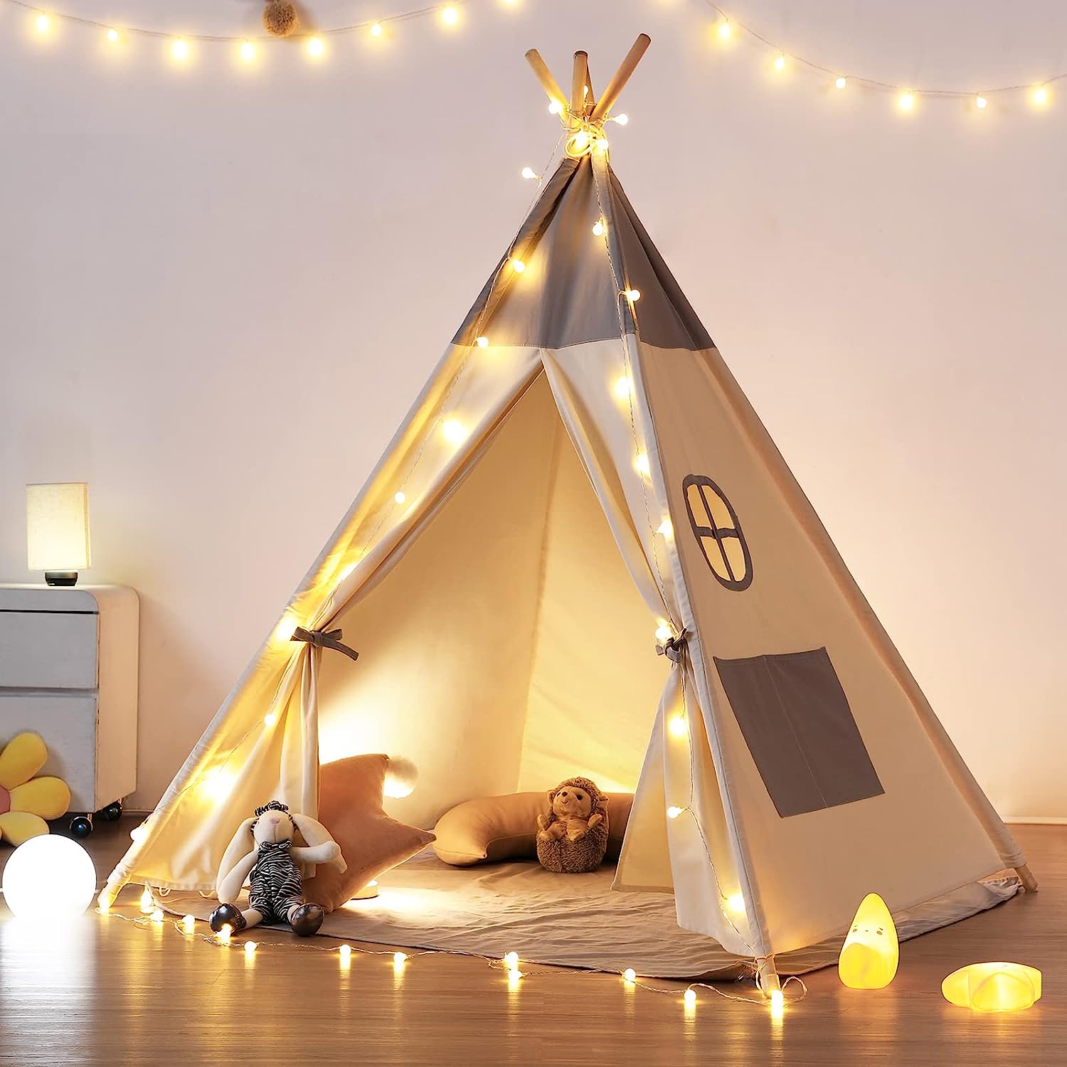 Tipi enfant avec tapis avec guirlandes