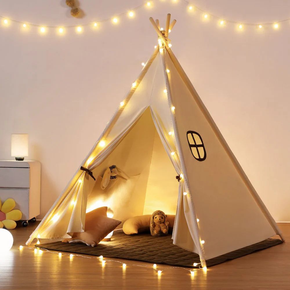 Tipi enfant avec tapis avec guirlandes