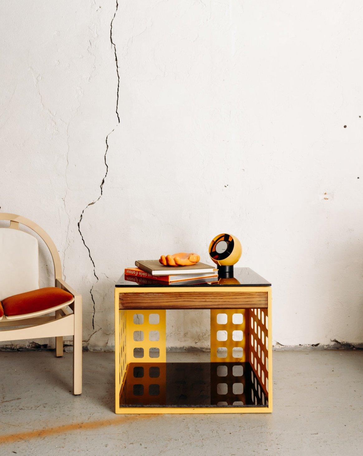 Donna, la table basse seventies n°41