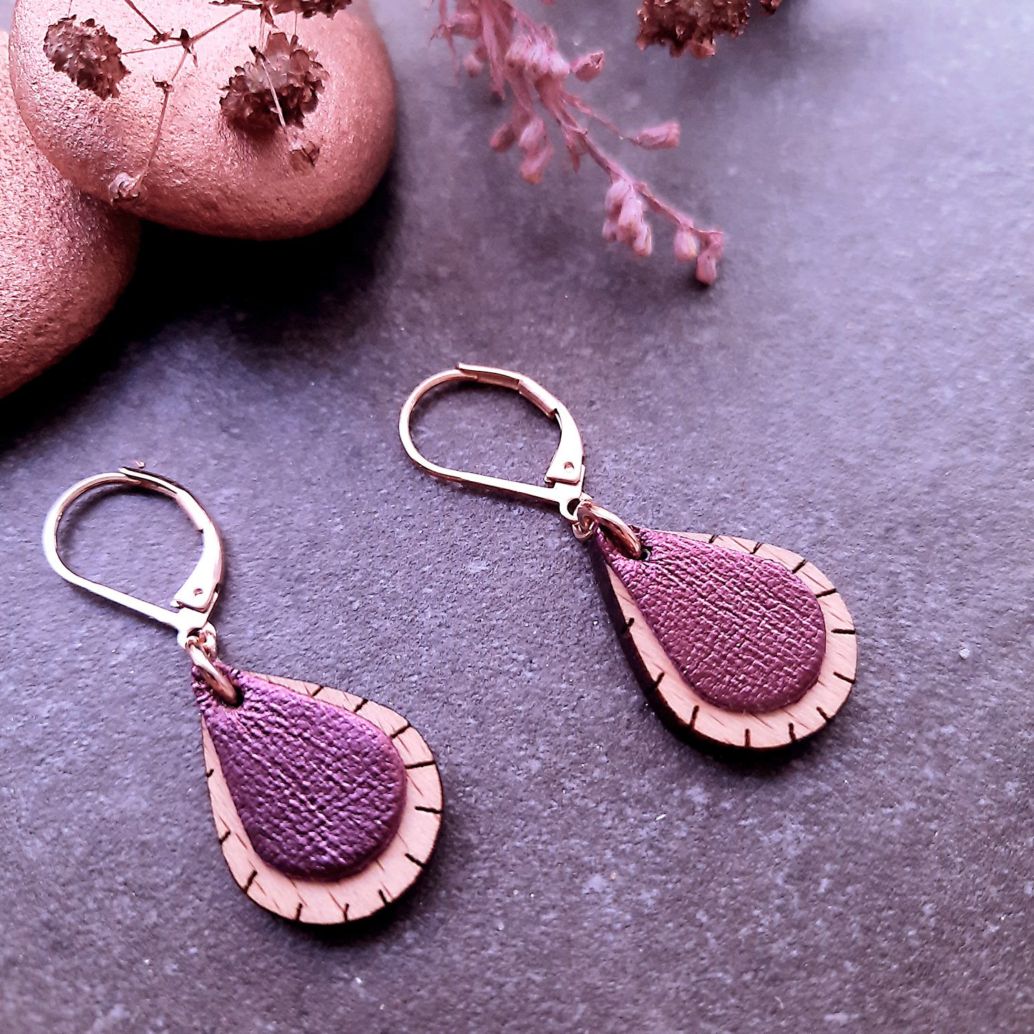 Boucles d'oreilles courtes goutte cassis