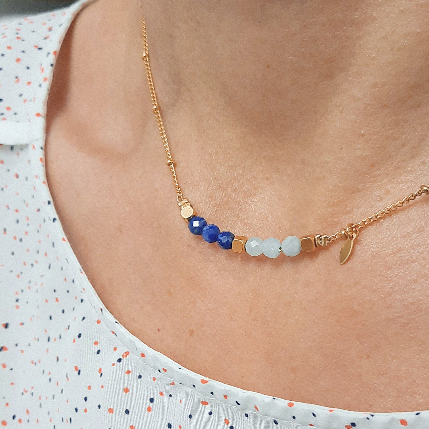 Collier pierres talisman bleu