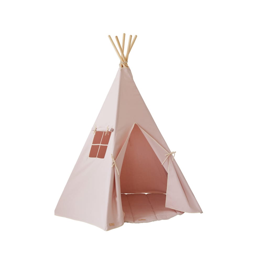 Tente tipi avec tapis rose et beige