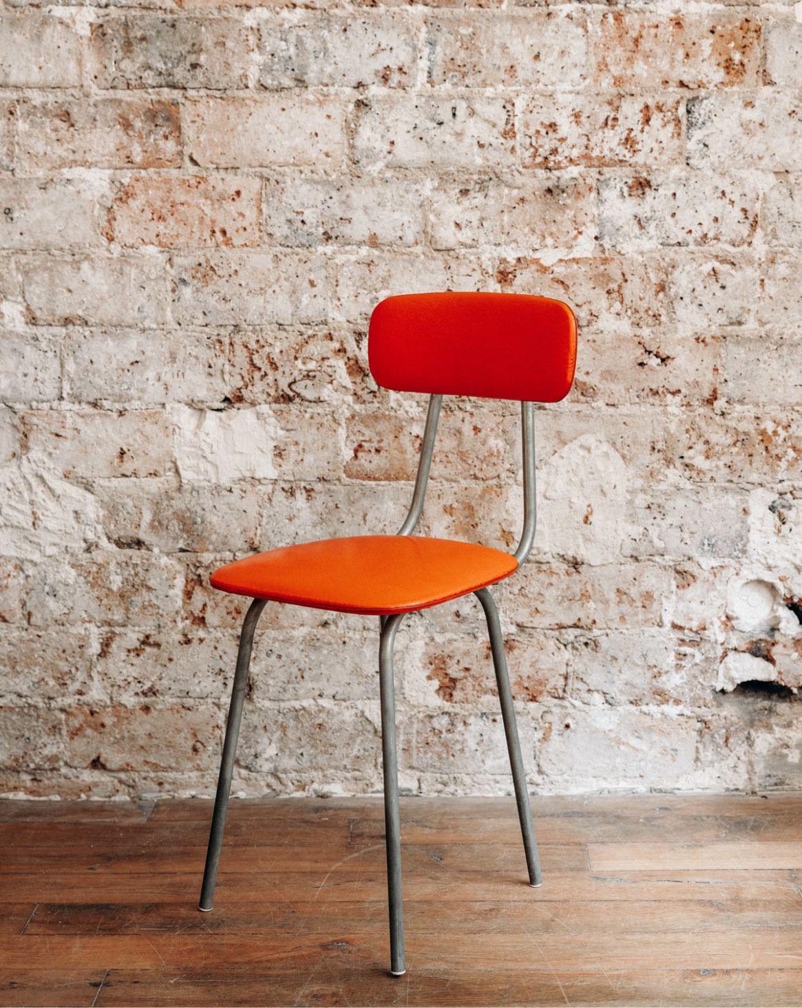 Diana, la chaise en métal orange n°35