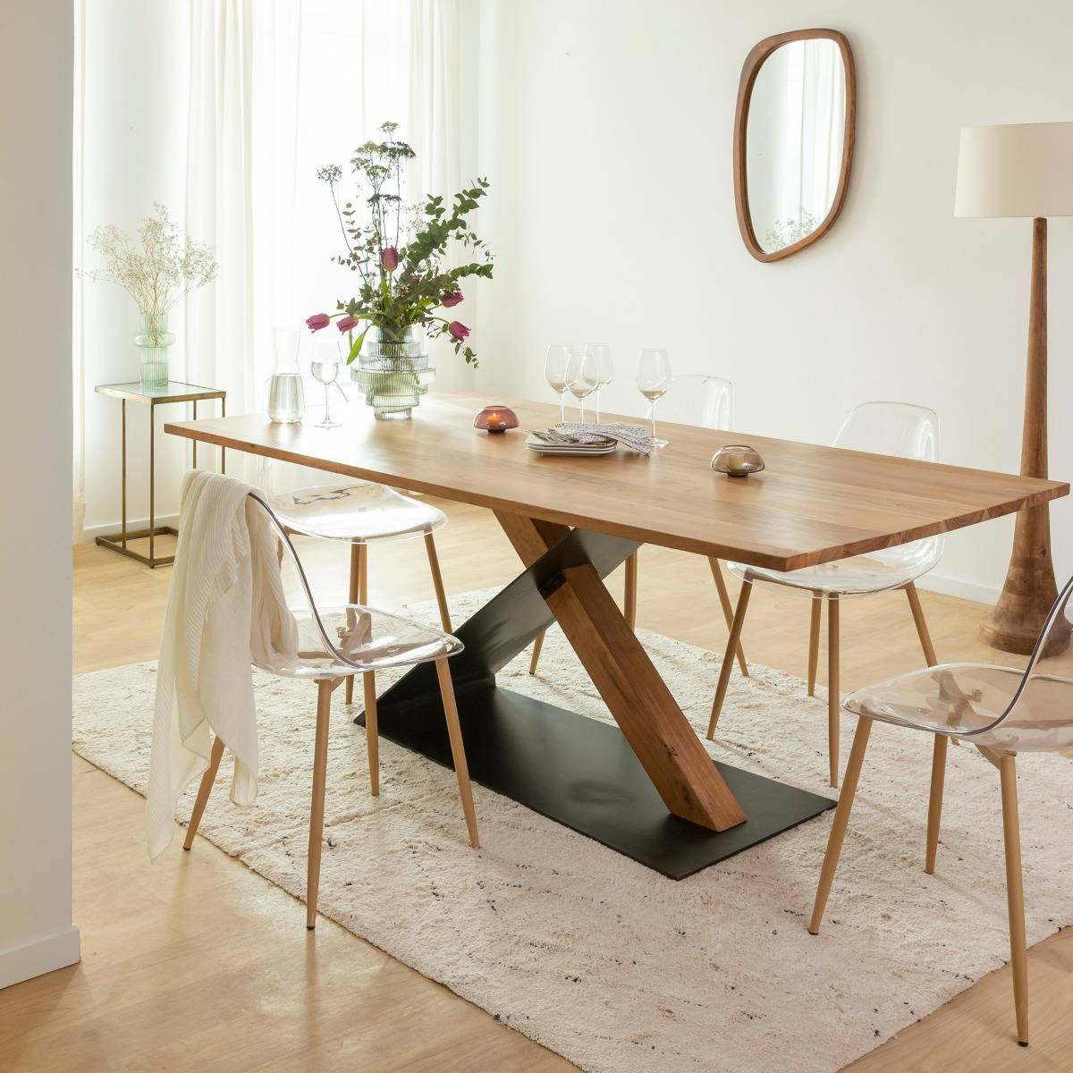 Table à manger en bois d'acacia et métal