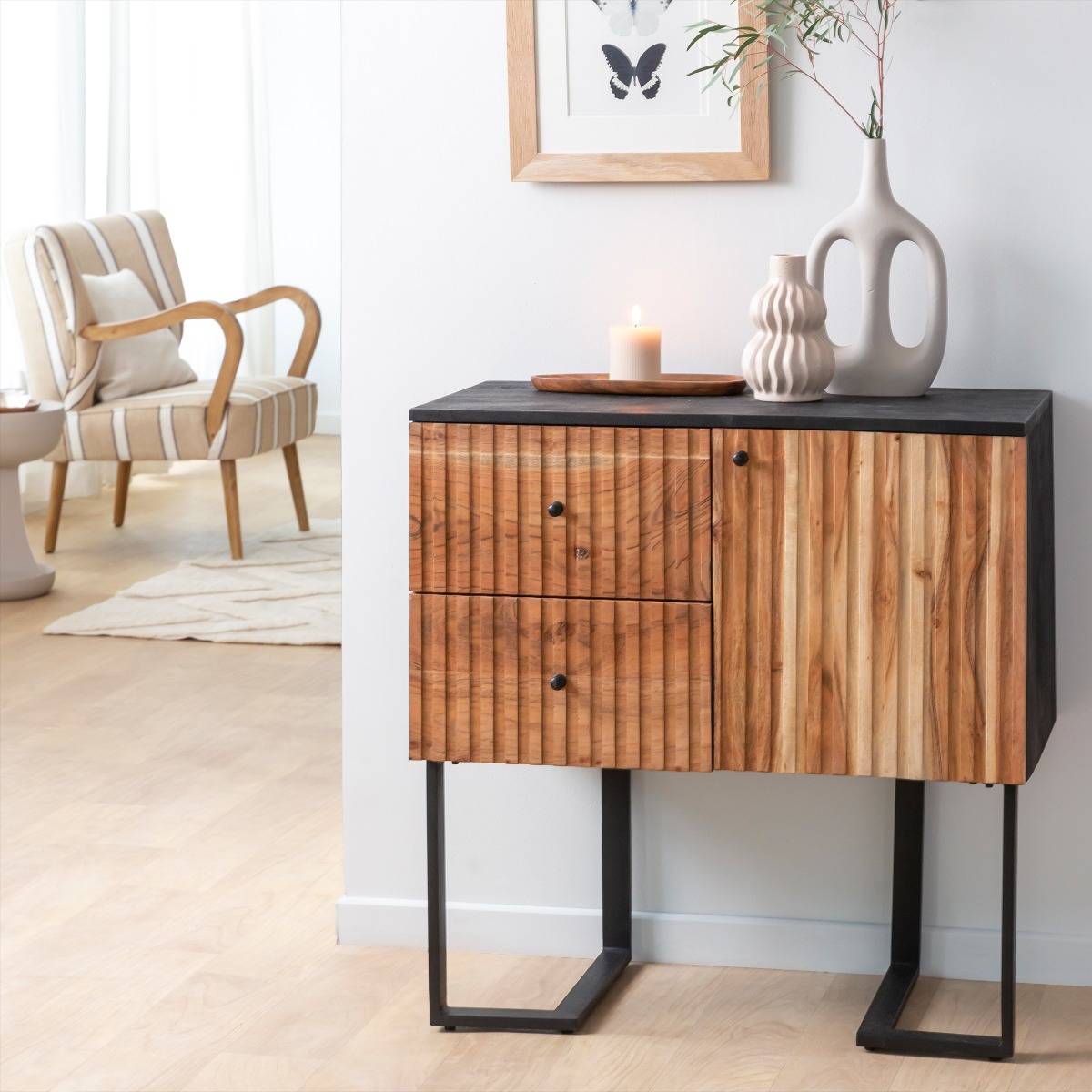 Buffet haut en bois d'acacia et métal